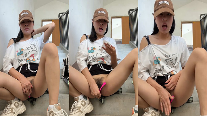 小母狗楼道自慰直播